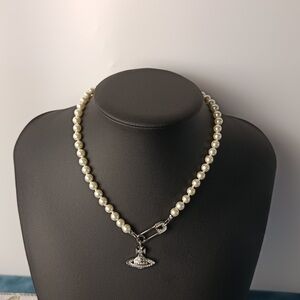 Brand-new Vivienne Westwood Single-Strand Silver Brooch Necklace